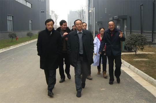说明: E:\畜科\会议报道\20150122省科技厅副厅长韩忠成赴饲料产研院考察调研\news-1.jpg